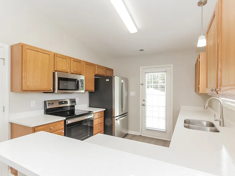 2707 Oasis Ln — Photo 7