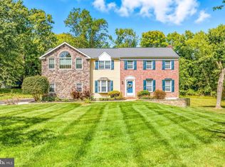 76 Colonial Cir, Thornton, PA