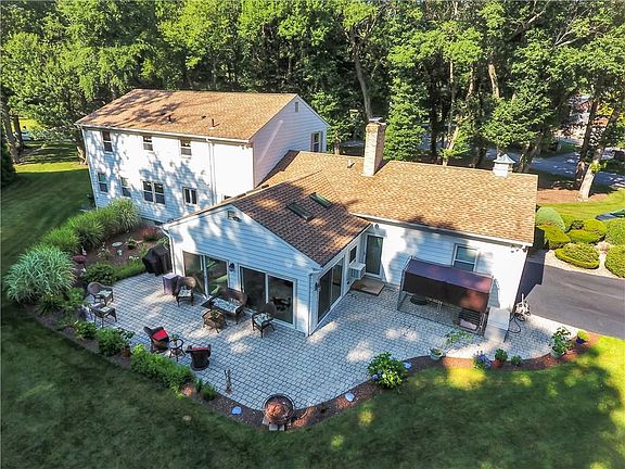 3rd image of 77 Heritage Dr