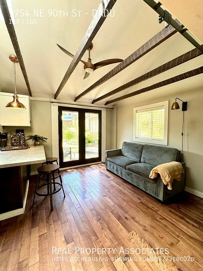 Amazing 1-Bedroom Cottage — Photo 3