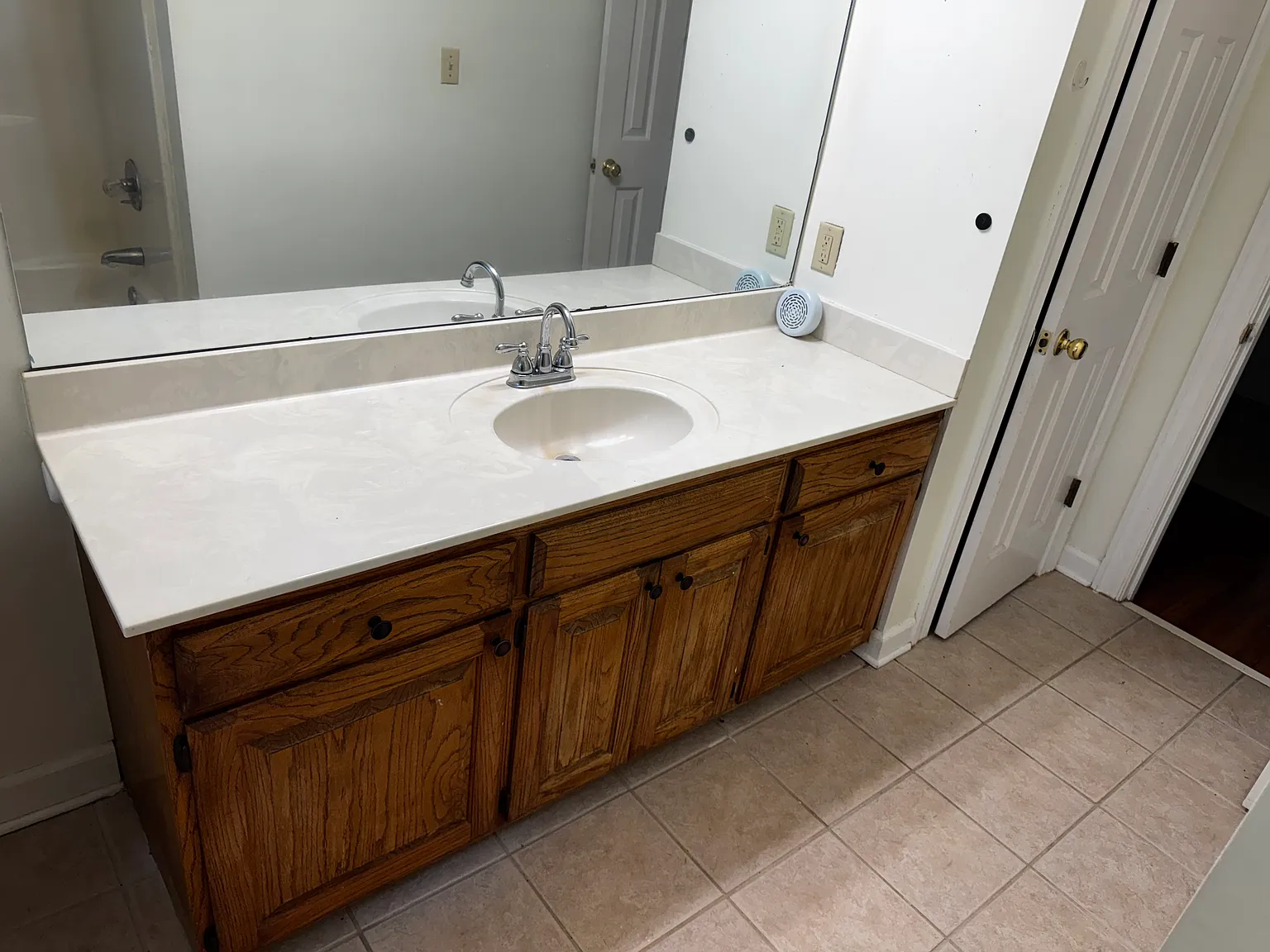 4 bed, 2.5 bath, 2882 sqft, $2,250 — Photo 2