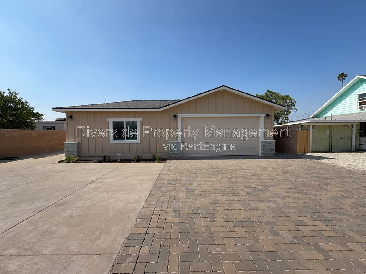 Building Photo - 7893 Mango Ave