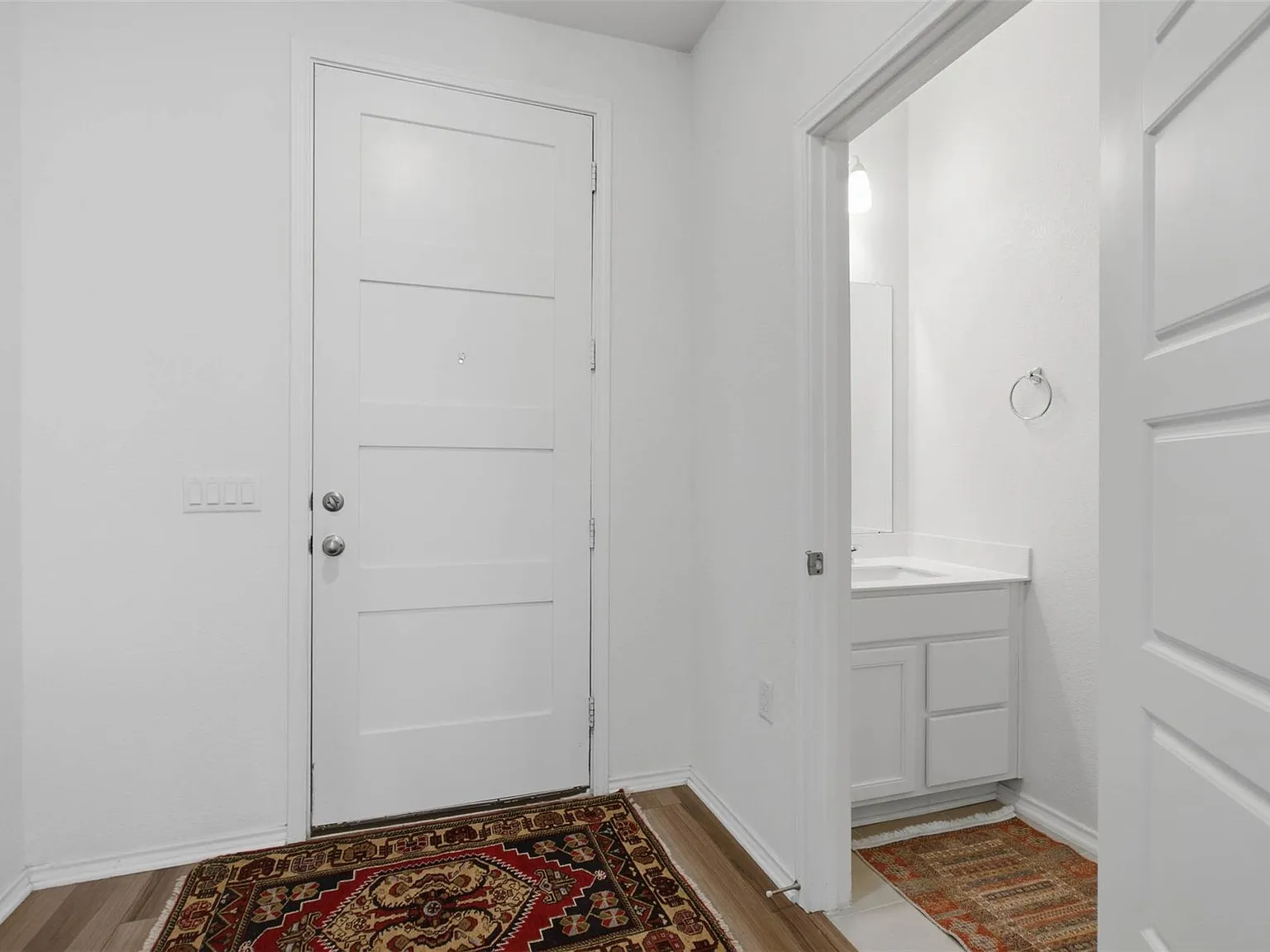 4 bed, 2.5 bath, 2568 sqft, $2,700 — Photo 4