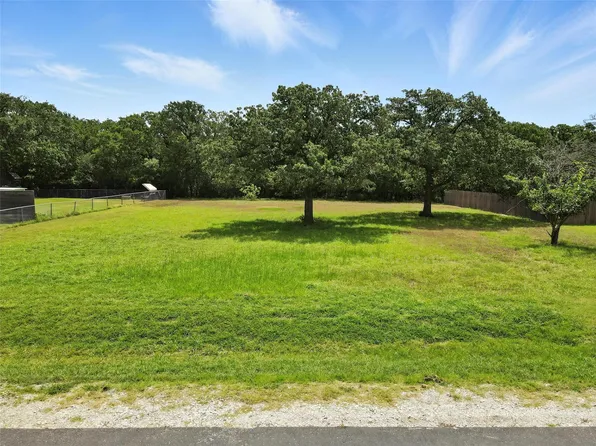308 Lone Tree Ln, Lake Dallas, TX 75065