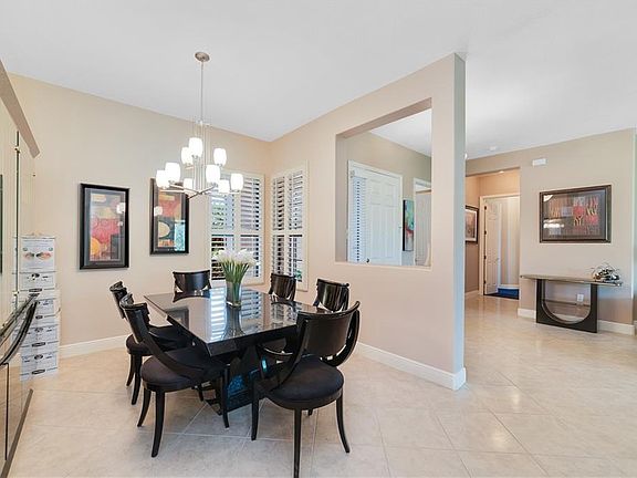4th image of 295 Indian Wells Ave