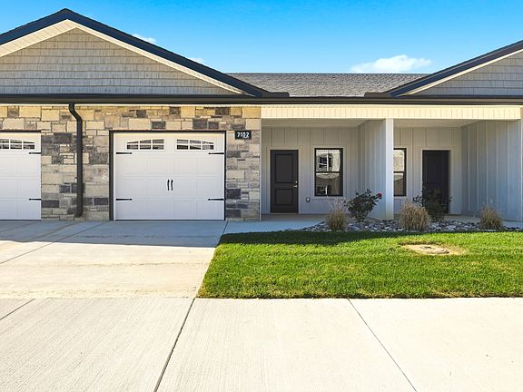 2b/2ba patio style units w/ private front and back porch,