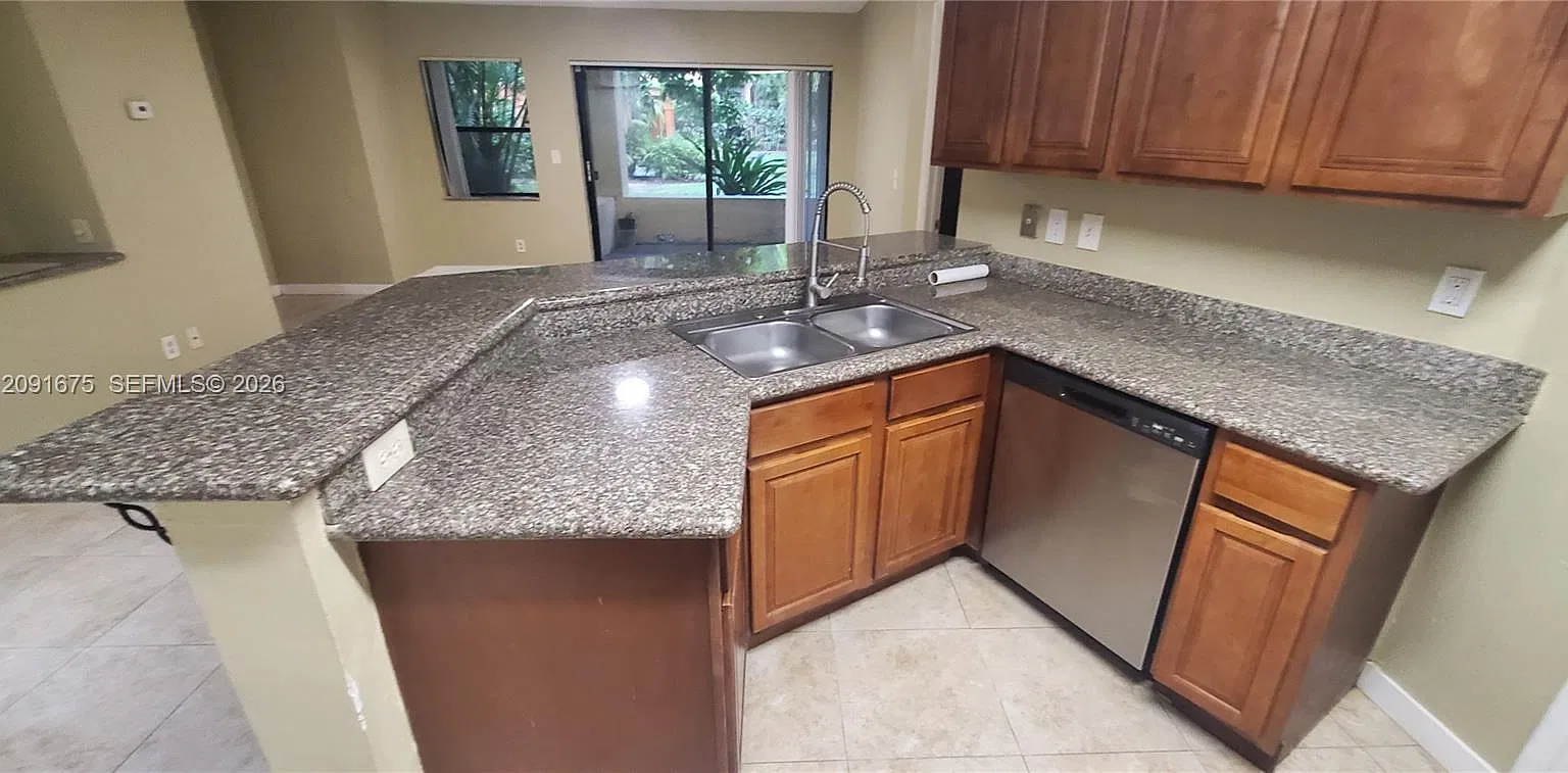 Summerbreeze Condo — Photo 4