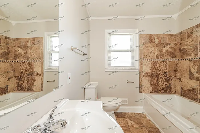 4315 Clarene Dr — Photo 8