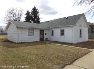 33 3rd St SW, Dickinson, ND 58601