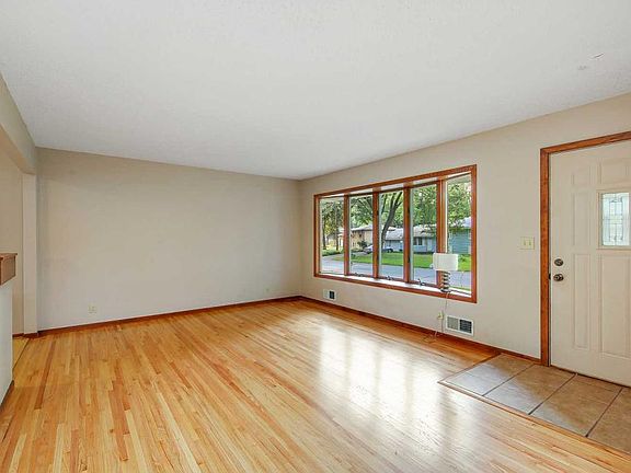 3rd image of 2673 Mayer Ln N
