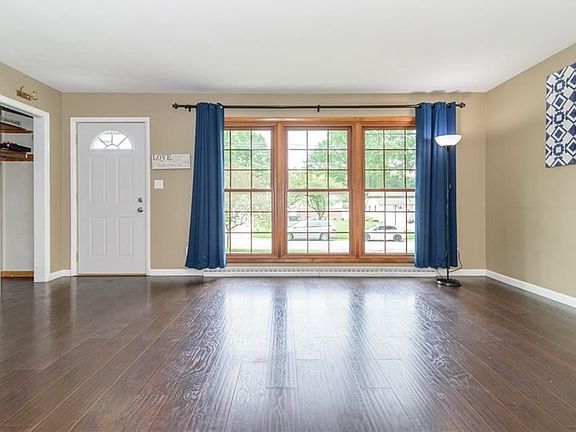 5th image of 2536 Windsor Ave