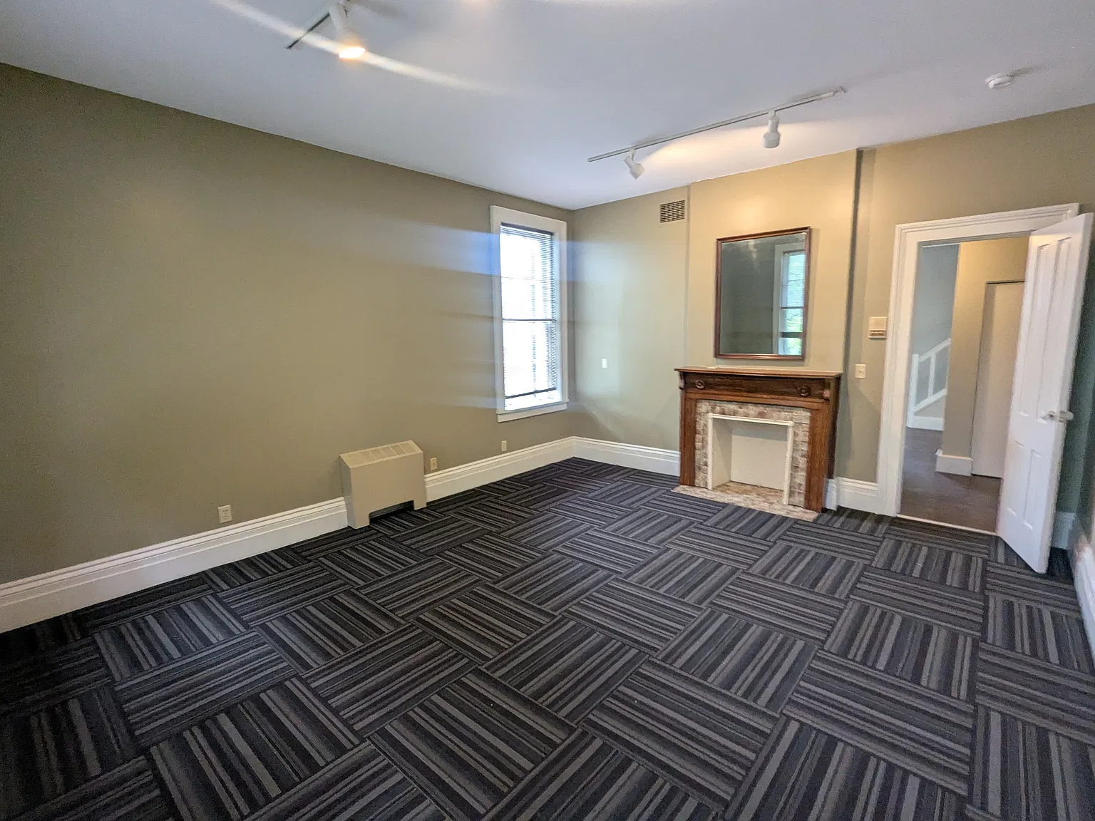 1 bed, 926 sqft, $1,061 — Photo 3