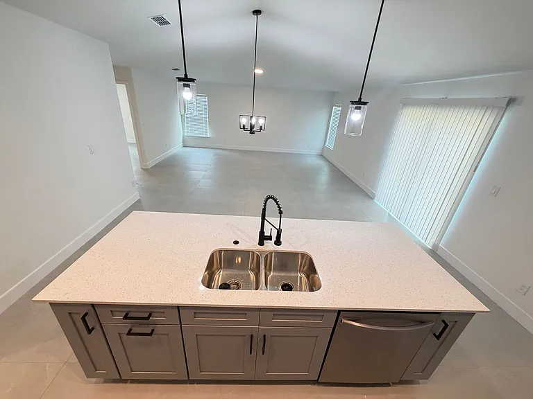 2614 Palomar Ave SE — Photo 13