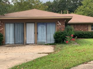 909 Seymore Cir, Denison, TX 75020