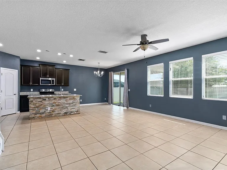 2572 Limerick Cir — Photo 15