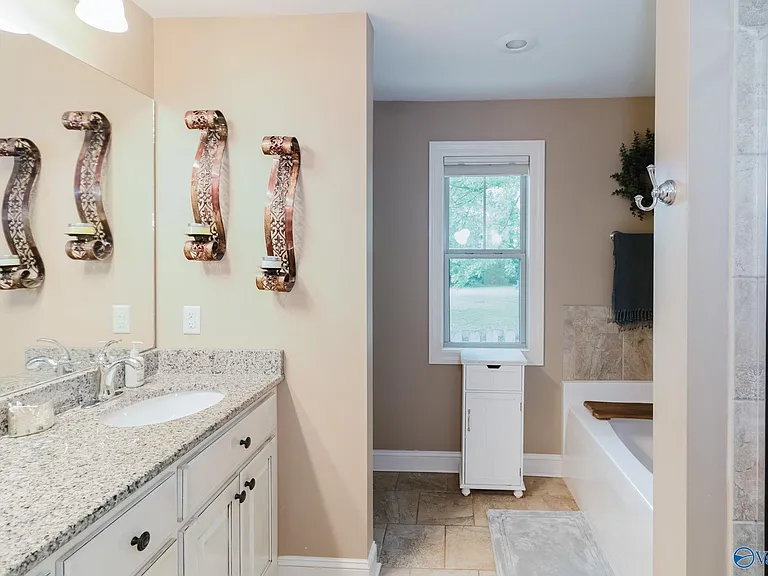 211 Ward Ave NE — Photo 21