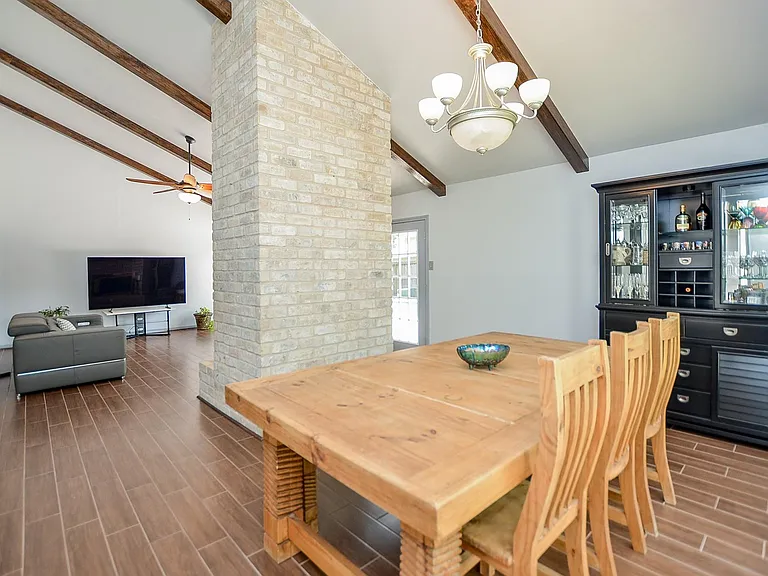 1702 Cherry Bend Dr — Photo 11
