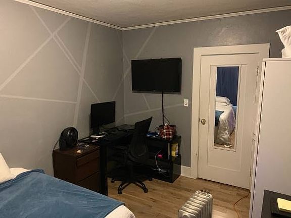 4th image of 515 N Benton Way