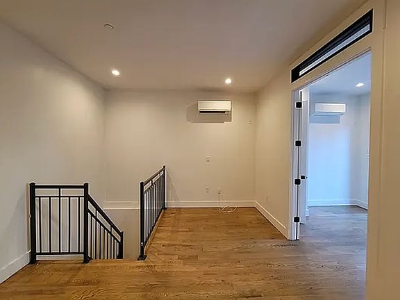 4th image of 1534 Putnam Ave #1A