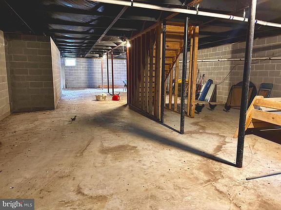 5th image of 561 Inman Ave