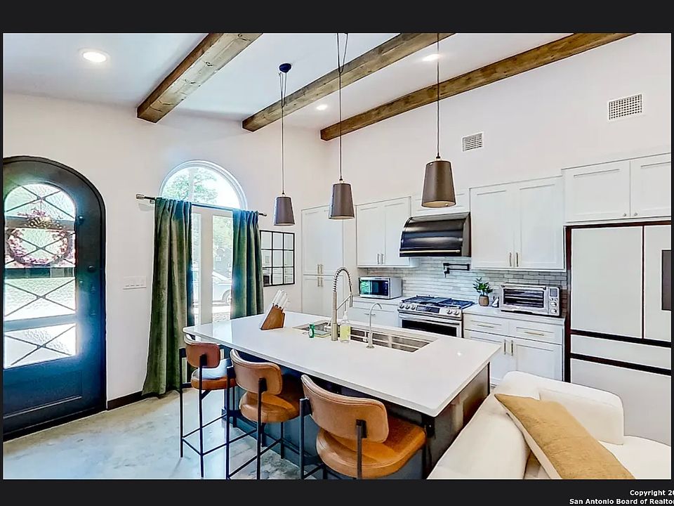 1st image of 918 E MISTLETOE AVE