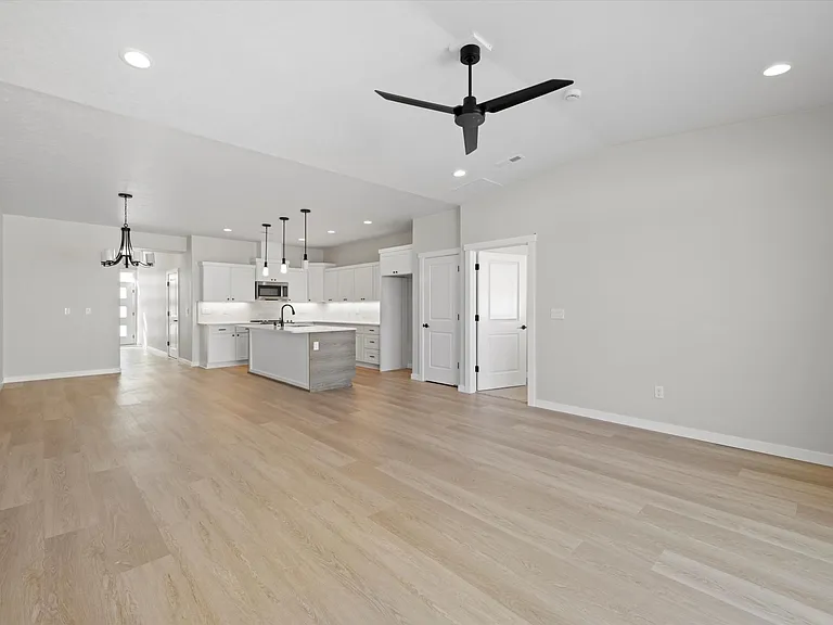 3325 S Nelson St — Photo 2