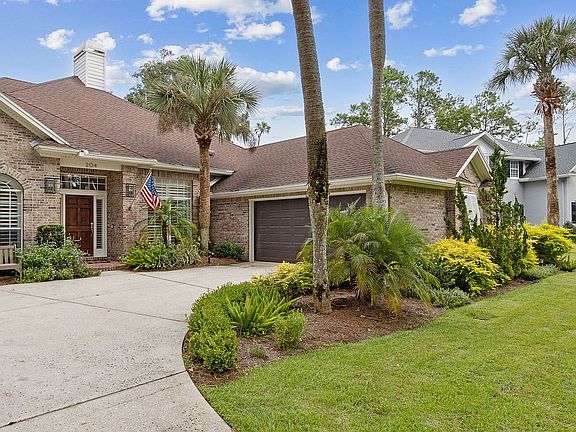 3rd image of 204 Greencrest Dr