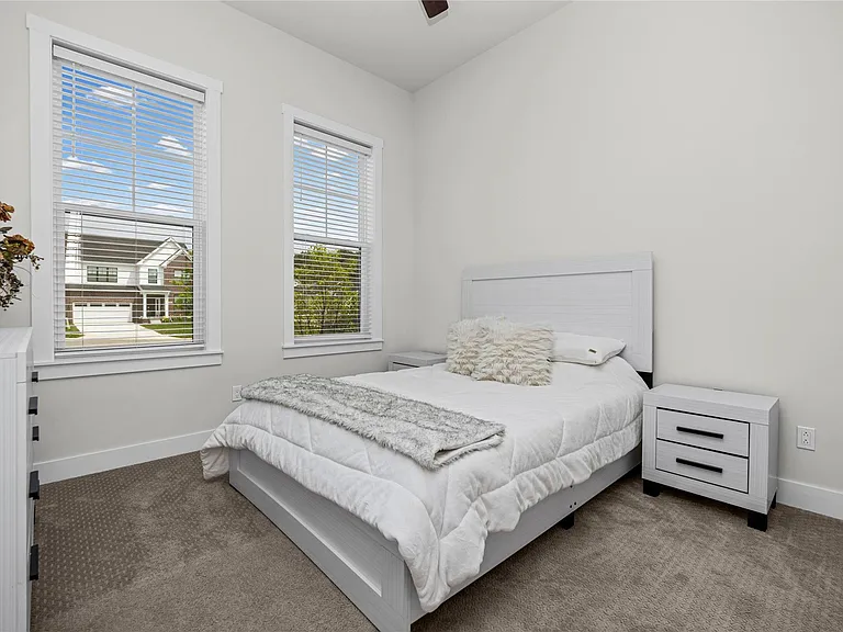 5636 Suffolk Ct — Photo 32