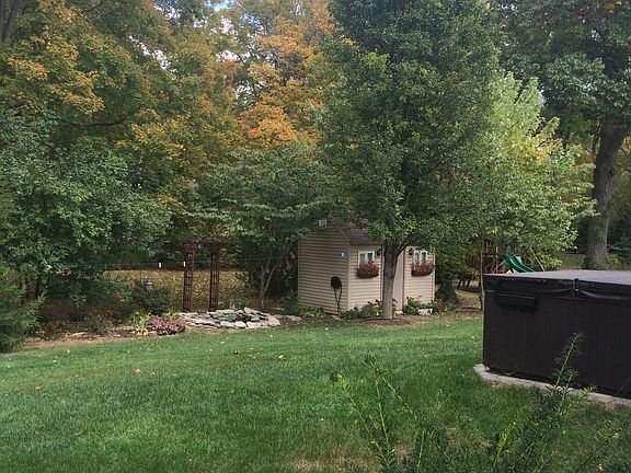 4th image of 6487 Riverbend Dr