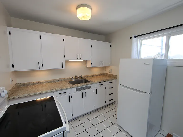 205 W 2nd St #6 — Photo 16