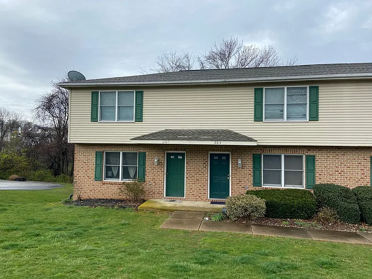 261 Ark Dr — Photo 1