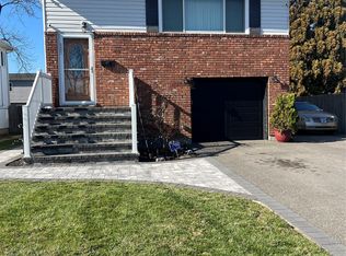 827 Bermuda Road, West Babylon, NY 11704
