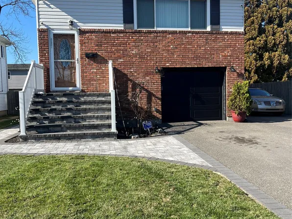 827 Bermuda Road, West Babylon, NY 11704