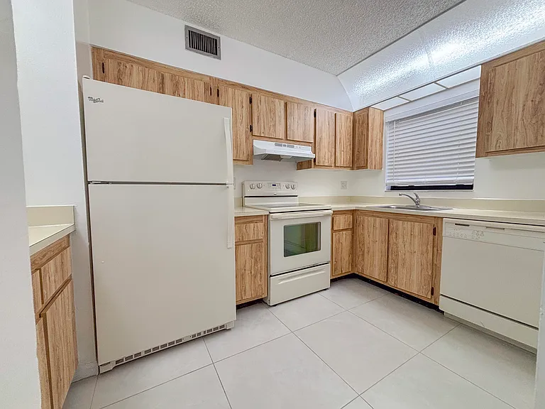 8502 NW 35th Ct #8508 — Photo 5