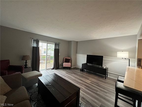 5th image of 1245 Leeward Ln APT B