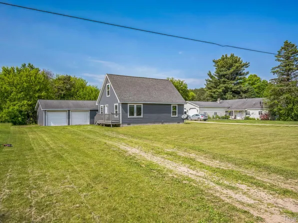 6195 Falkenbury Rd, North Branch, MI 48461