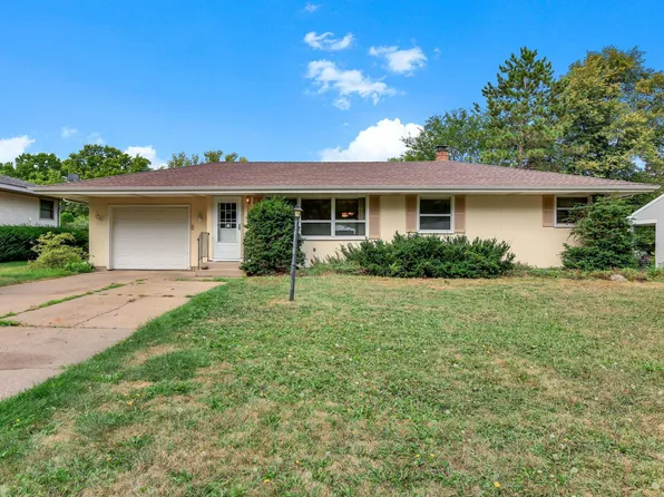 2801 Galtier St, Roseville, MN 55113