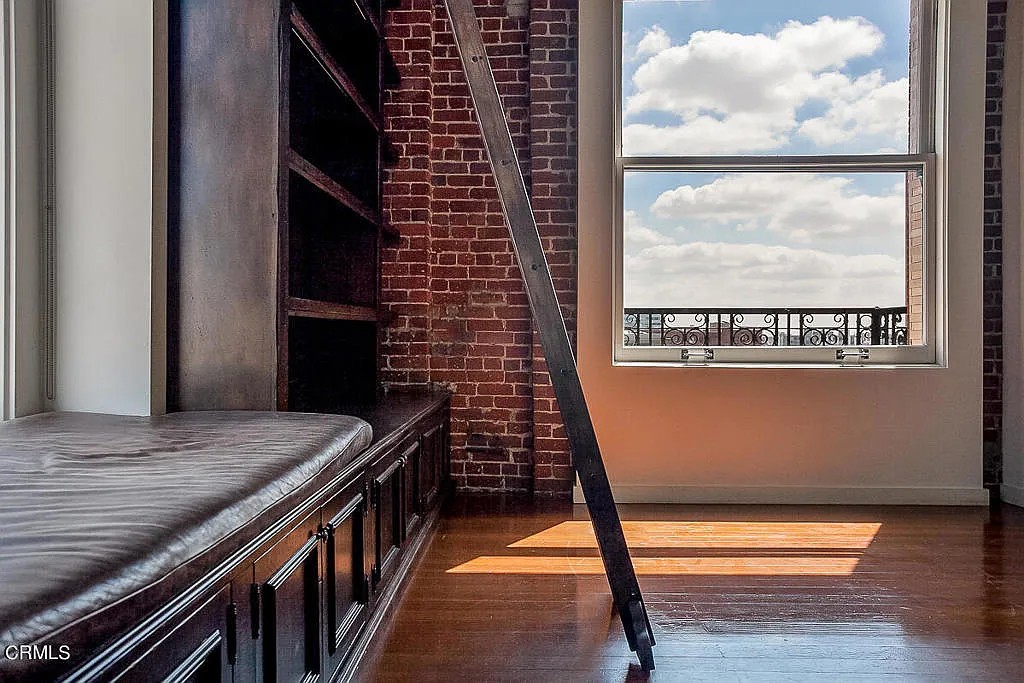 1 bed, 1.5 bath, 1400 sqft, $4,200 — Photo 2