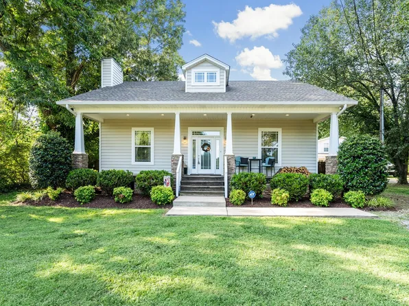 1131 W College St, Greenbrier, TN 37073