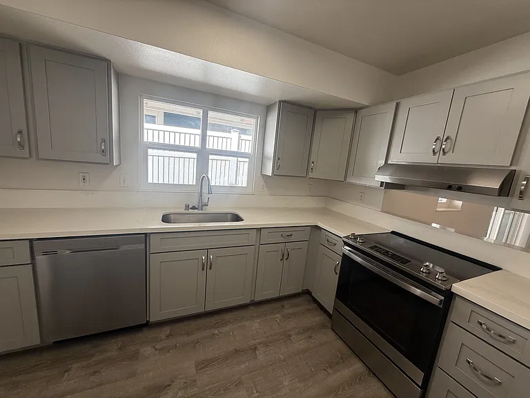 1047 13th Ave #1047 — Photo 3