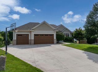 10428 Regent Ave N, Brooklyn Park, MN 55443