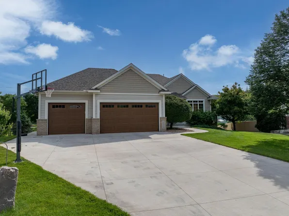 10428 Regent Ave N, Brooklyn Park, MN 55443