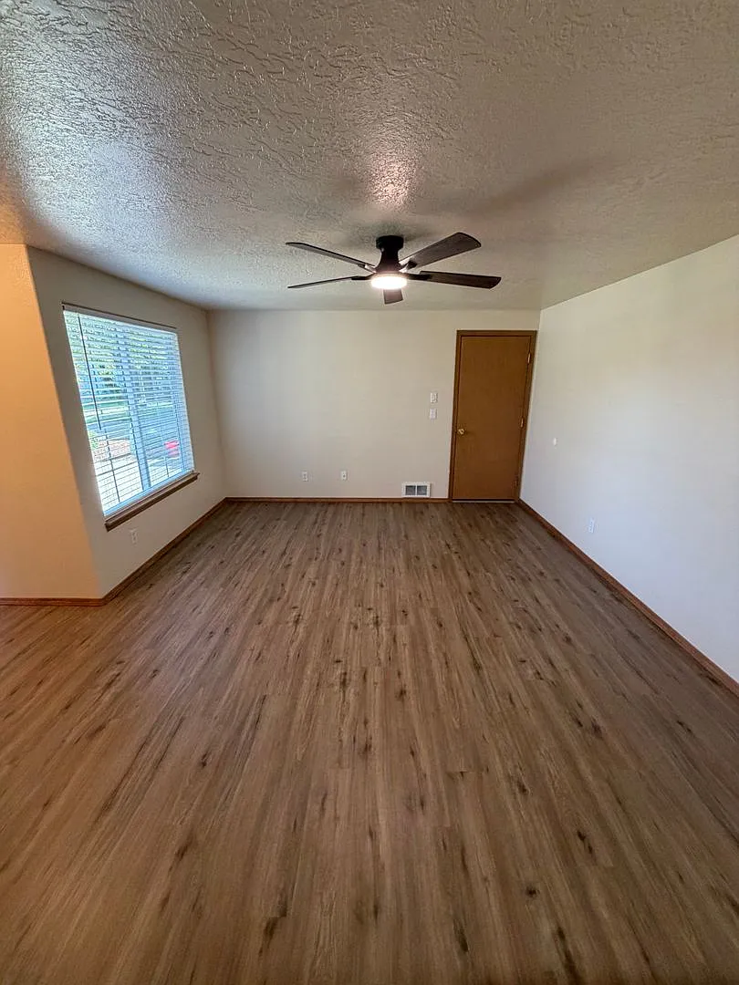 Charming Duplex in SE Salem — Photo 3