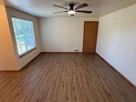 3rd image of 4920 Jenah Ct SE