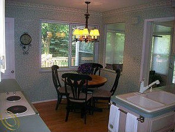 2nd image of 461 Shelbourne Rd