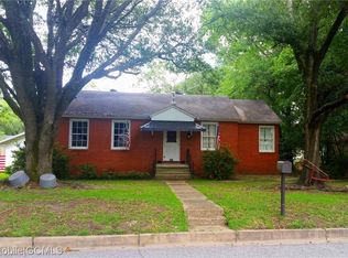 313 Lee St, Chickasaw, AL 36611