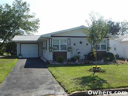 2 bedroom, 1 1/2 bath ranch: Greenbriar 1