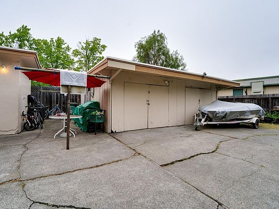 3rd image of 914 Deturk Avenue