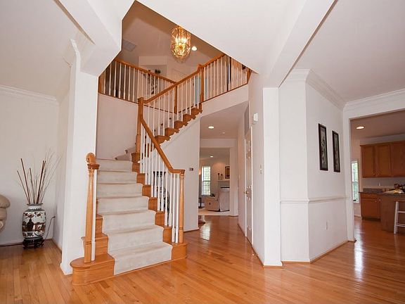 3rd image of 45842 Oak Branch Ln