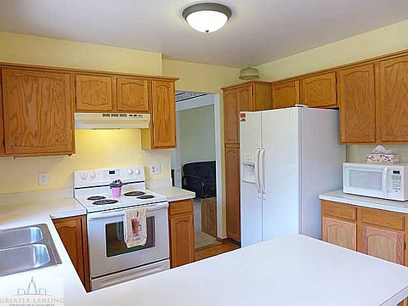 4th image of 3520 E Arbutus Dr
